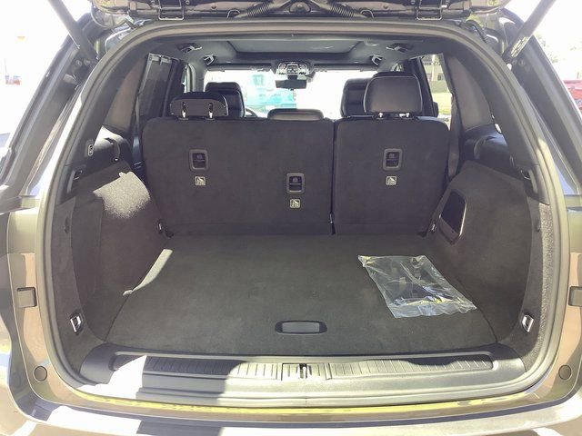 New 2023 Jeep Grand Cherokee Overland w/ Luxury Tech Group IV AWD/4WD image 32