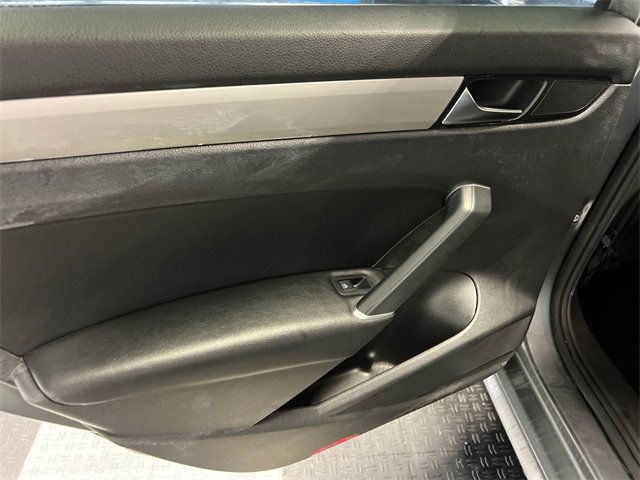 Used 2021 Volkswagen Passat 2.0T SE image 15