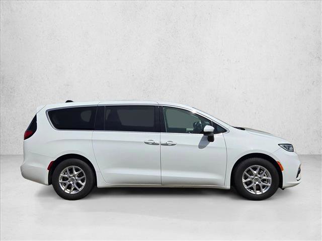 Used 2023 Chrysler Pacifica Touring-L FWD video 4
