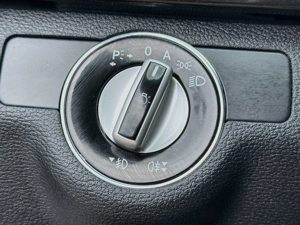 Used 2010 Mercedes-Benz E 350 Sedan image 34