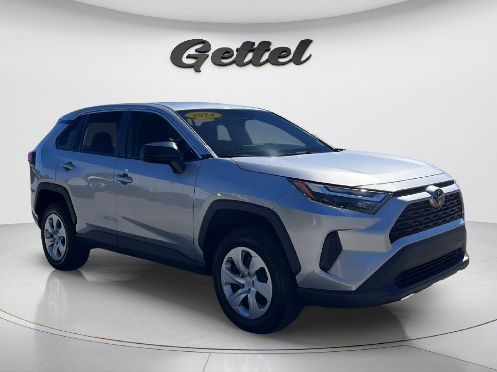 Used 2024 Toyota RAV4 LE FWD image 3