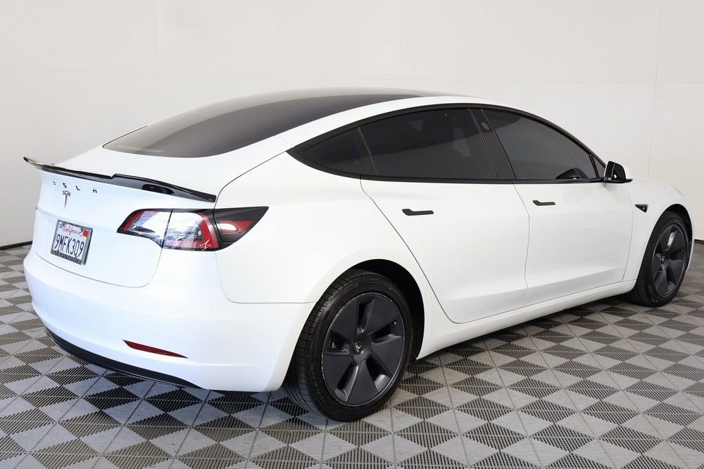 Used 2023 Tesla Model 3 Standard Range image 4