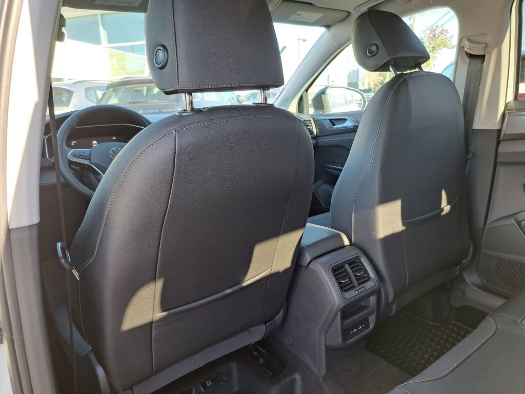 New 2026 Volkswagen Taos SE image 24