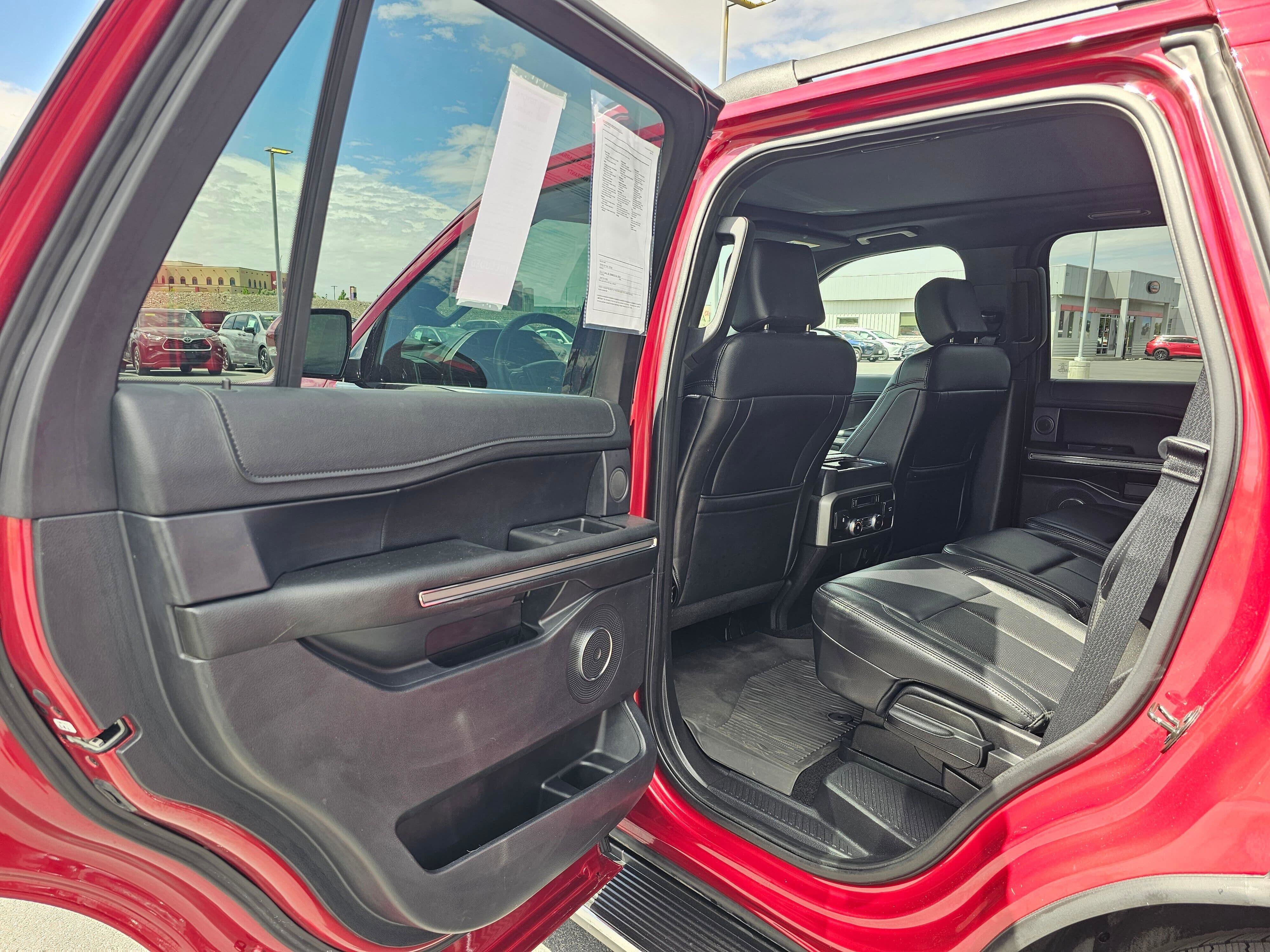 Used 2019 Ford Expedition XLT w/ Equipment Group 202A AWD/4WD image 16