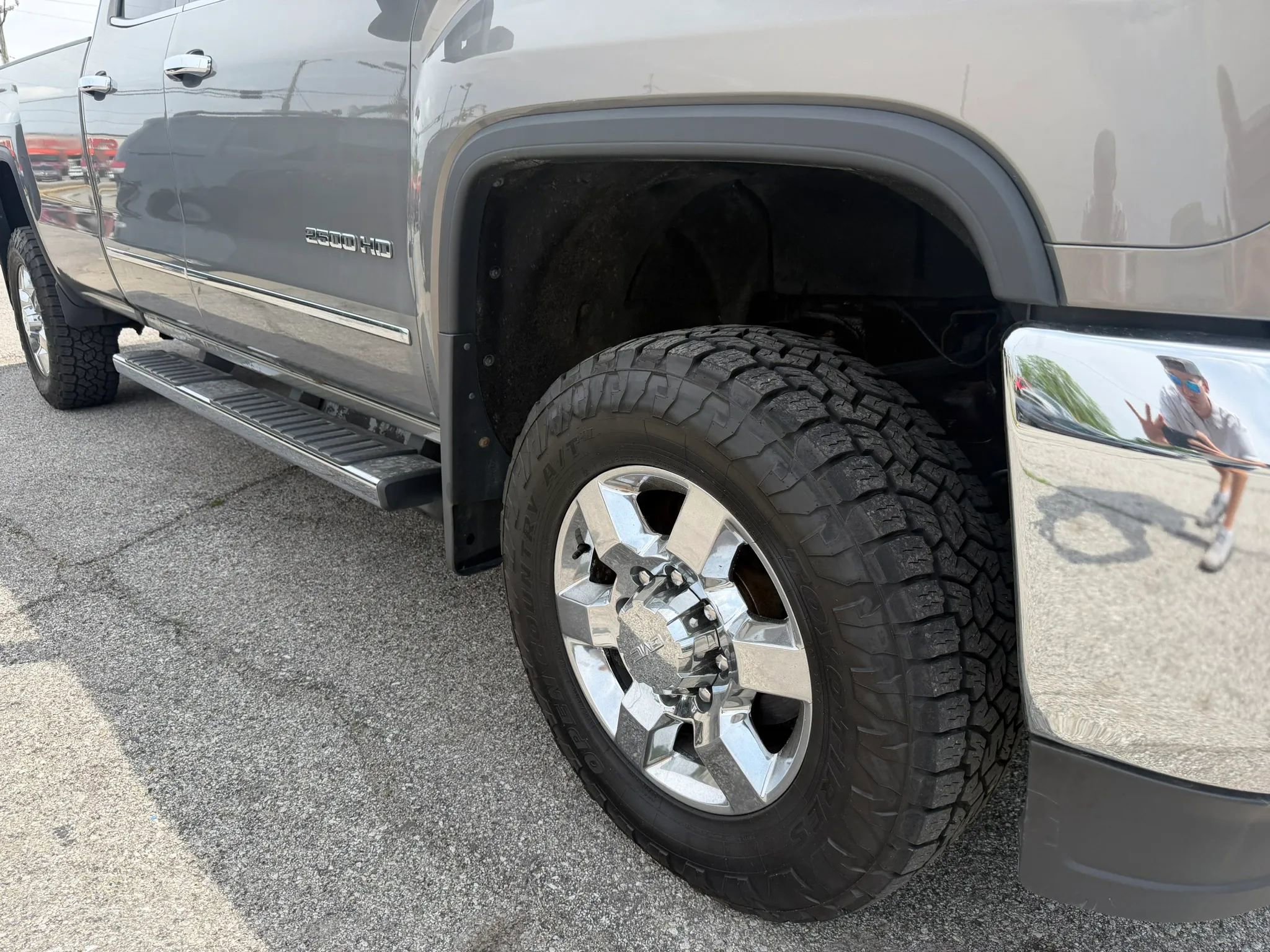 Used 2017 GMC Sierra 2500 SLT AWD/4WD image 2