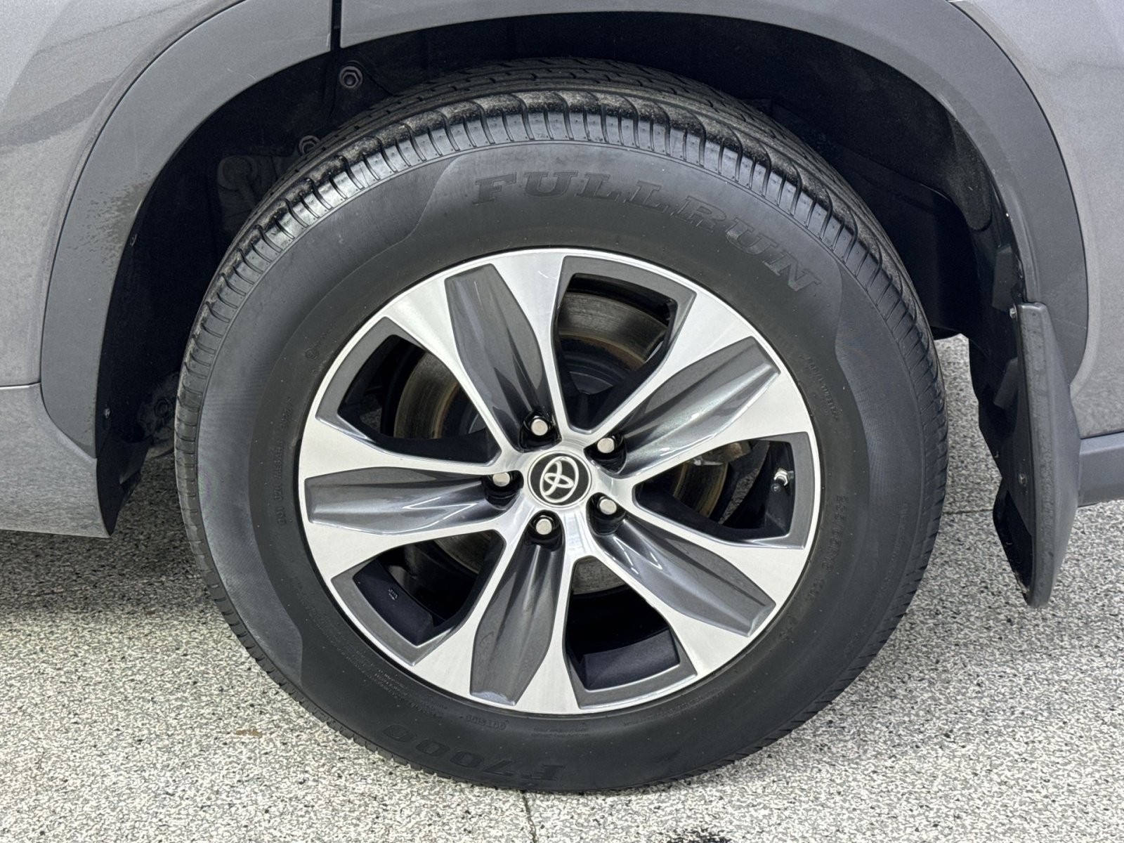 Used 2022 Toyota Highlander XLE FWD image 24