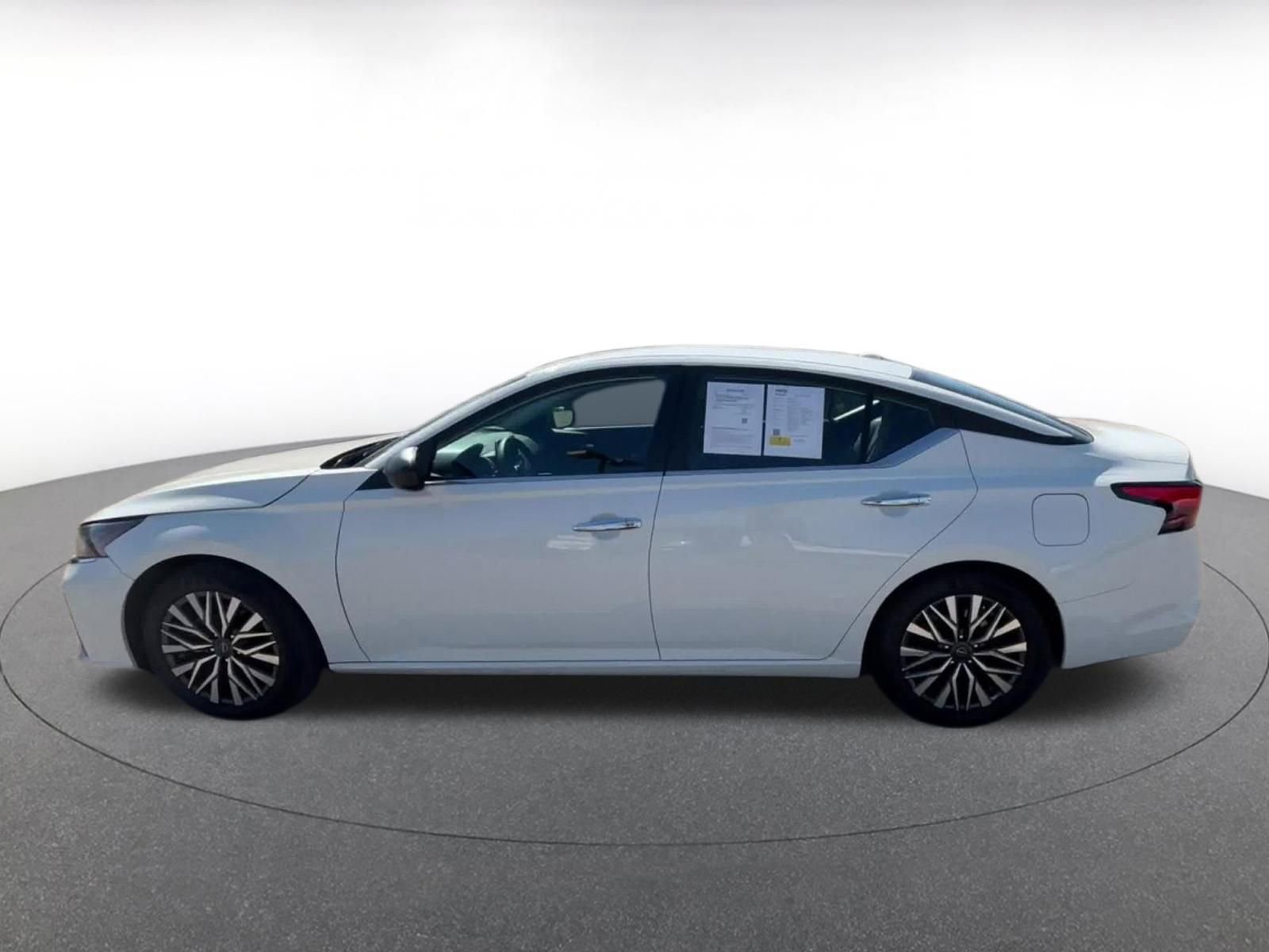 Used 2025 Nissan Altima 2.5 SV FWD image 9