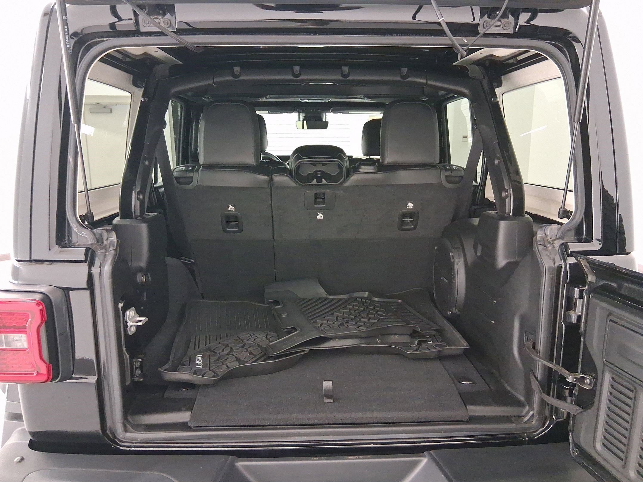 Used 2022 Jeep Wrangler Unlimited Rubicon w/ Xtreme Recon 35" Tire Package image 29