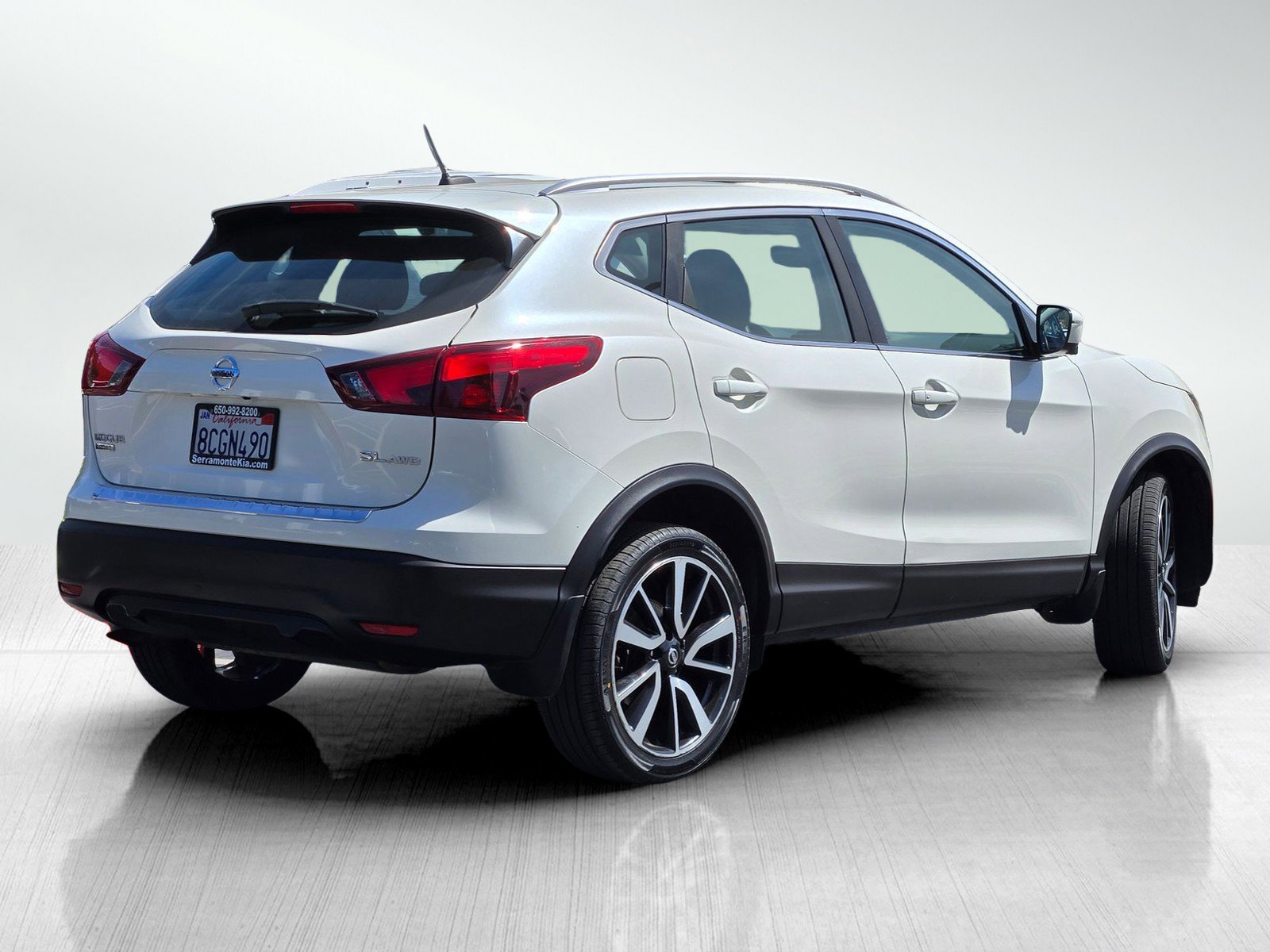 Used 2017 Nissan Rogue Sport SL w/ SL Premium Package image 4