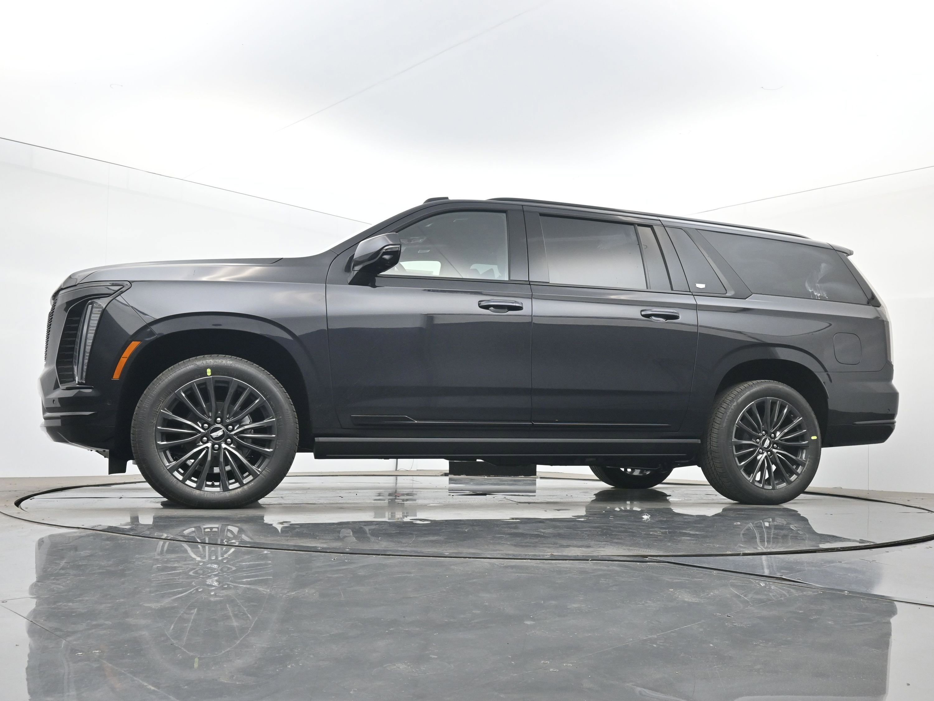 New 2026 Cadillac Escalade ESV Platinum Sport w/ LPO, Floor Liner Package AWD/4WD image 16