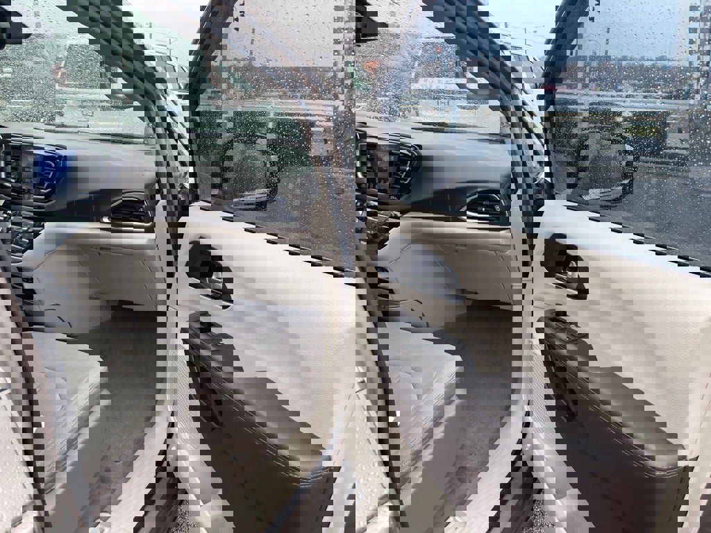 Used 2017 Chrysler Pacifica Touring image 22