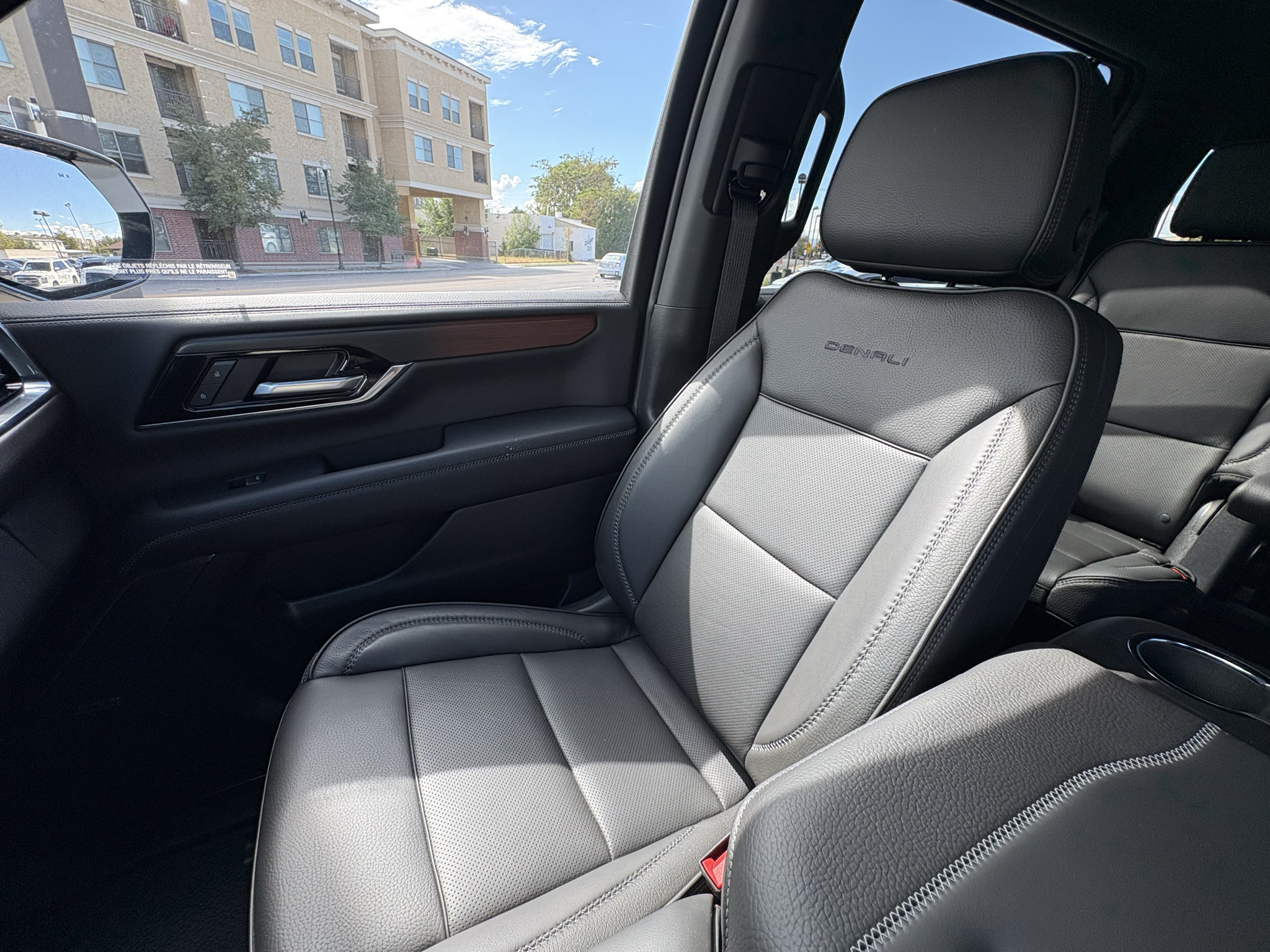 Used 2026 GMC Yukon XL Denali w/ Sun & Power Step Package AWD/4WD image 31