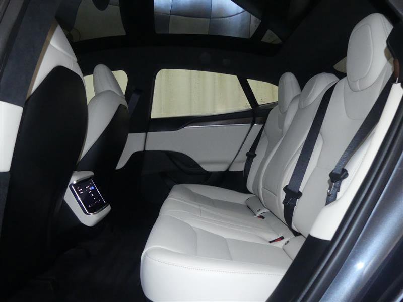Used 2022 Tesla Model S image 22