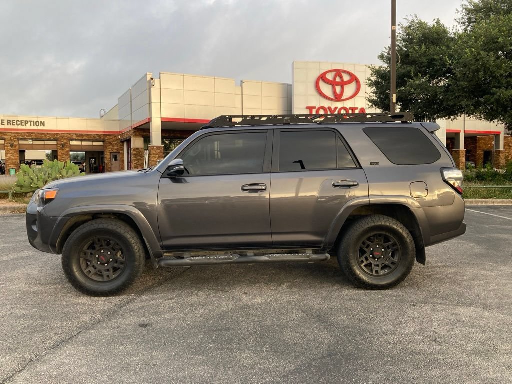 Used 2022 Toyota 4Runner SR5 Premium w/ Moonroof Package RWD image 7