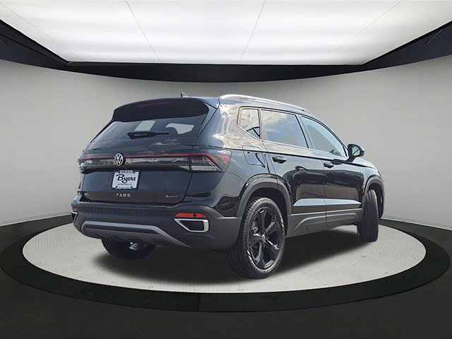 New 2025 Volkswagen Taos SEL image 7
