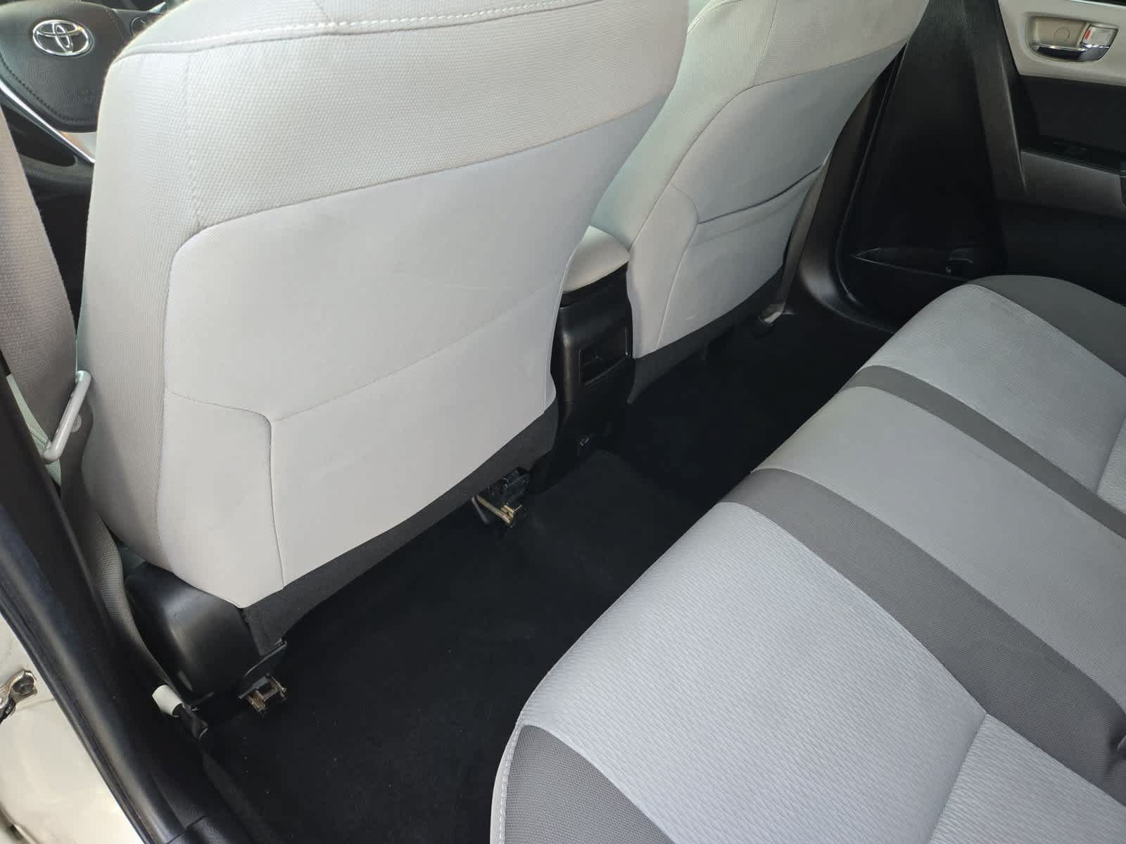 Used 2019 Toyota Corolla LE w/ Carpet Mat Package (TMS) FWD image 18