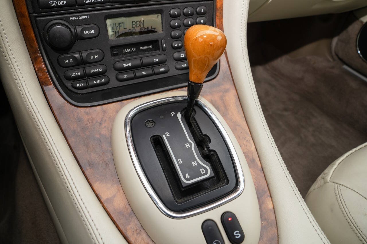 Used 1998 Jaguar XJ8 L RWD image 36