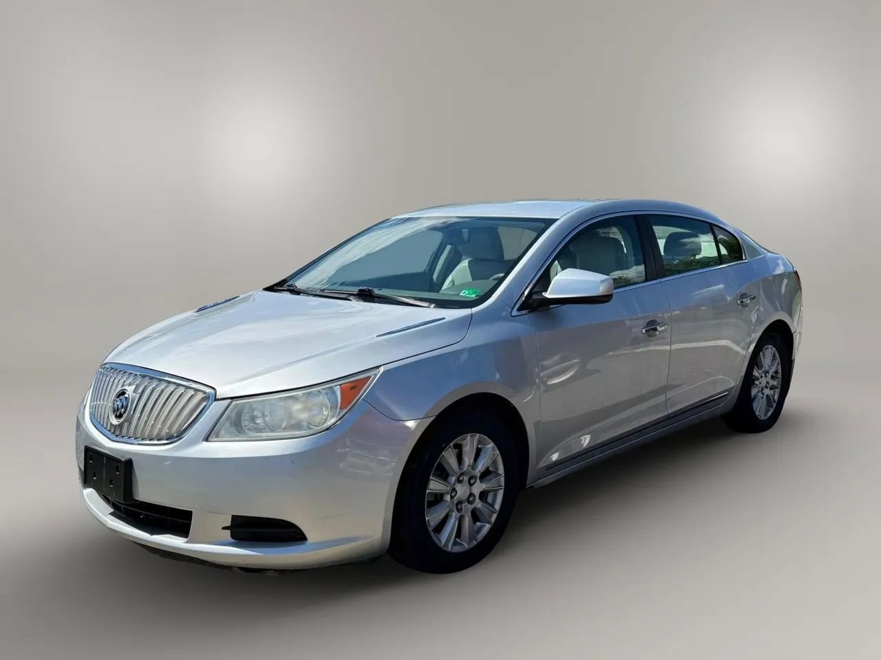 Used 2010 Buick LaCrosse CX image 4