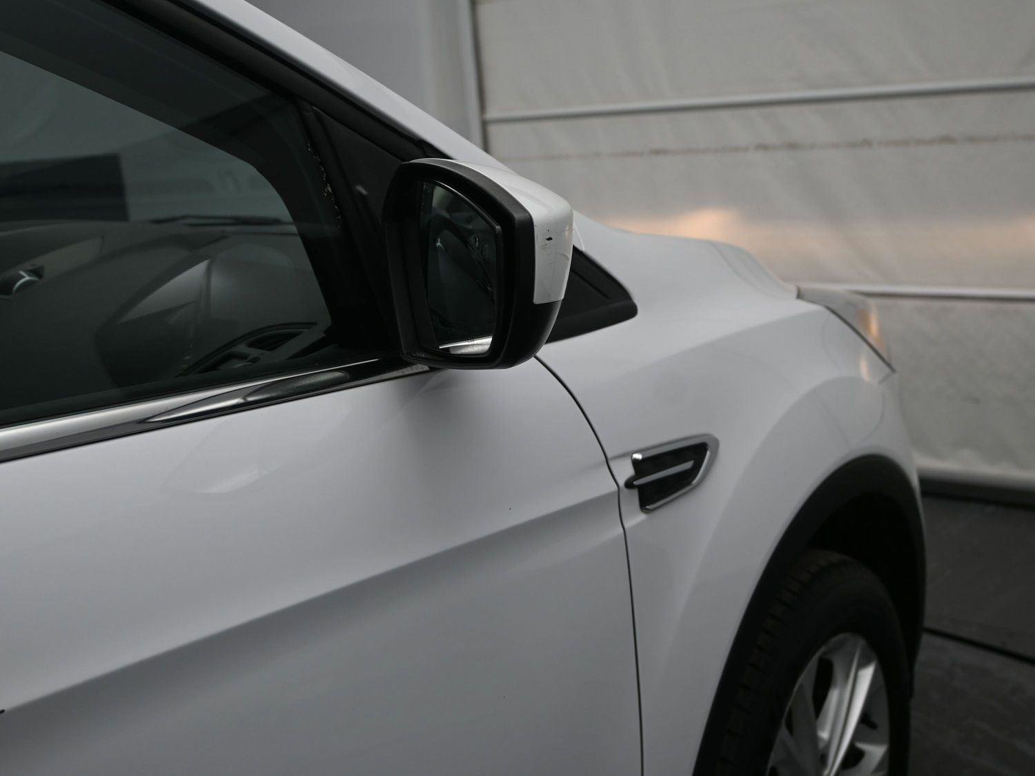 Used 2018 Ford Escape SE w/ Ford Safe & Smart Package image 14
