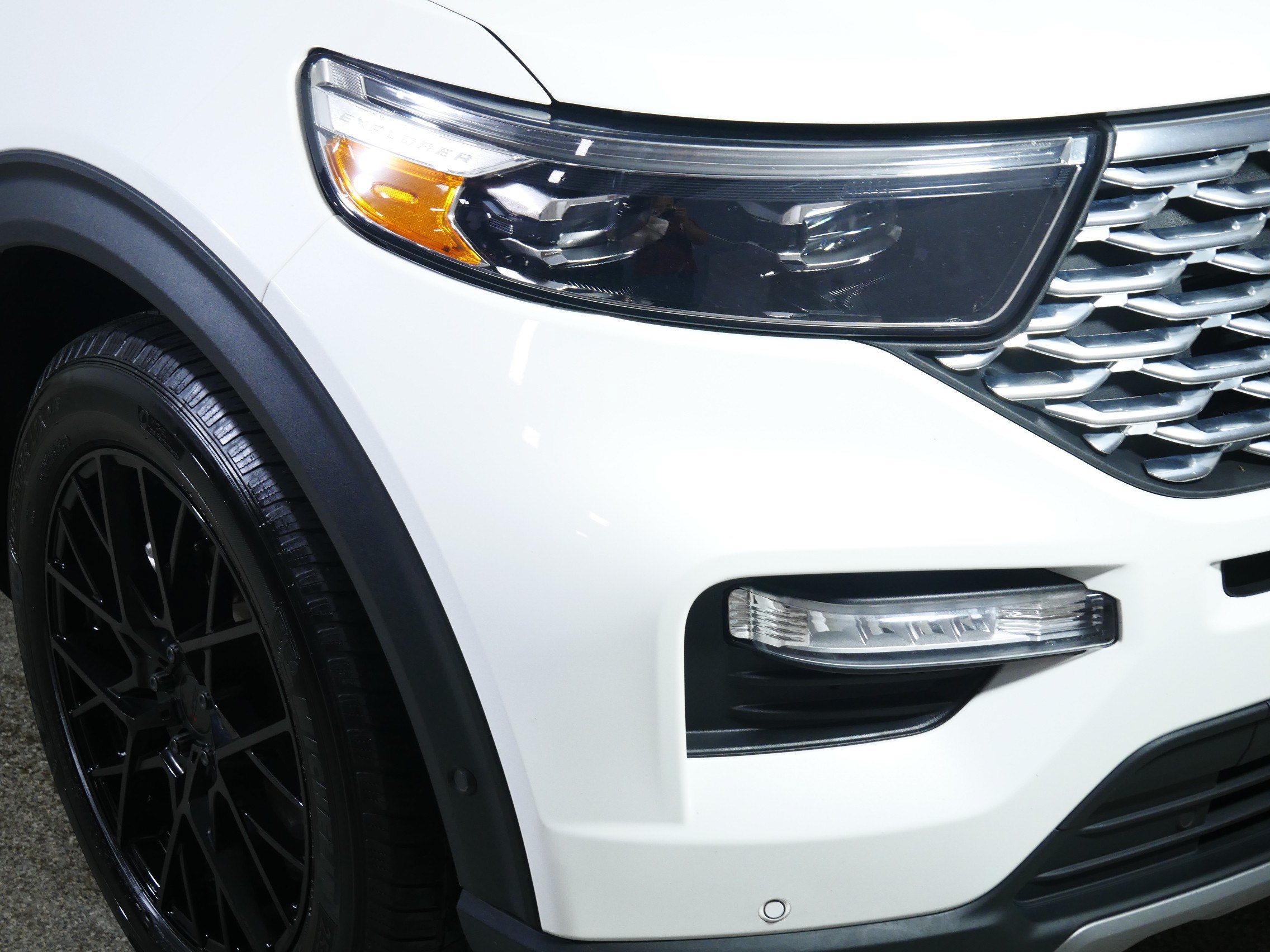 Used 2022 Ford Explorer Platinum w/ Premium Technology Package AWD/4WD image 16