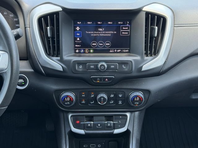 Used 2024 GMC Terrain SLE w/ Driver Convenience Package FWD image 17