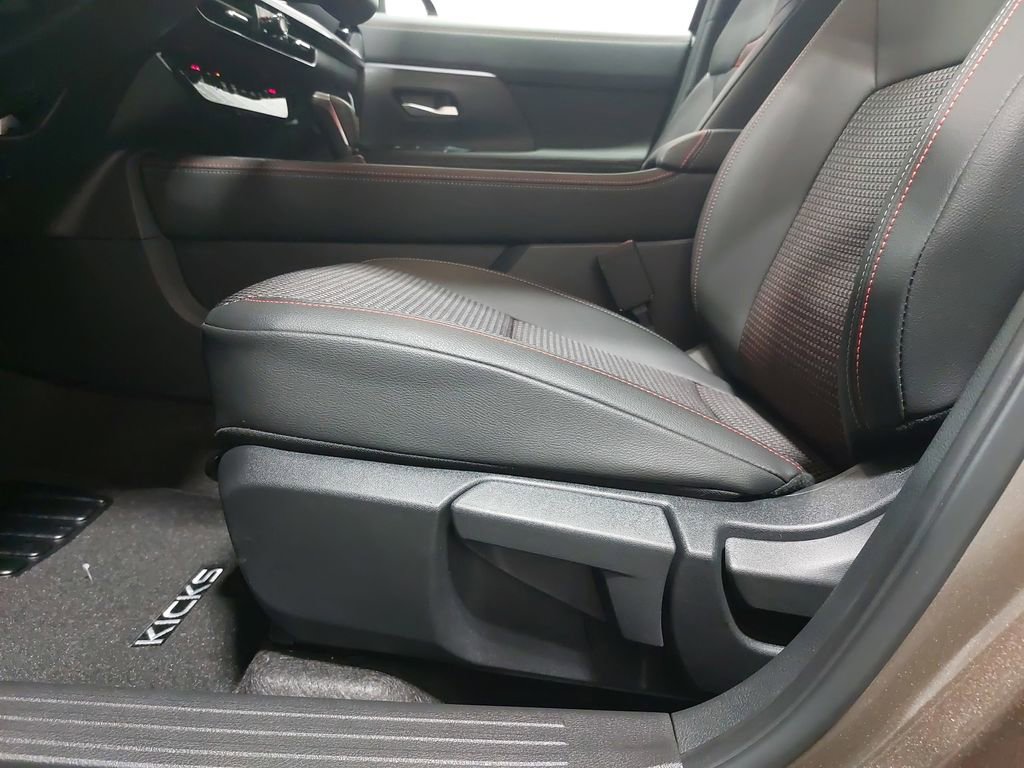 New 2026 Nissan Kicks SR w/ SR Premium Package image 29
