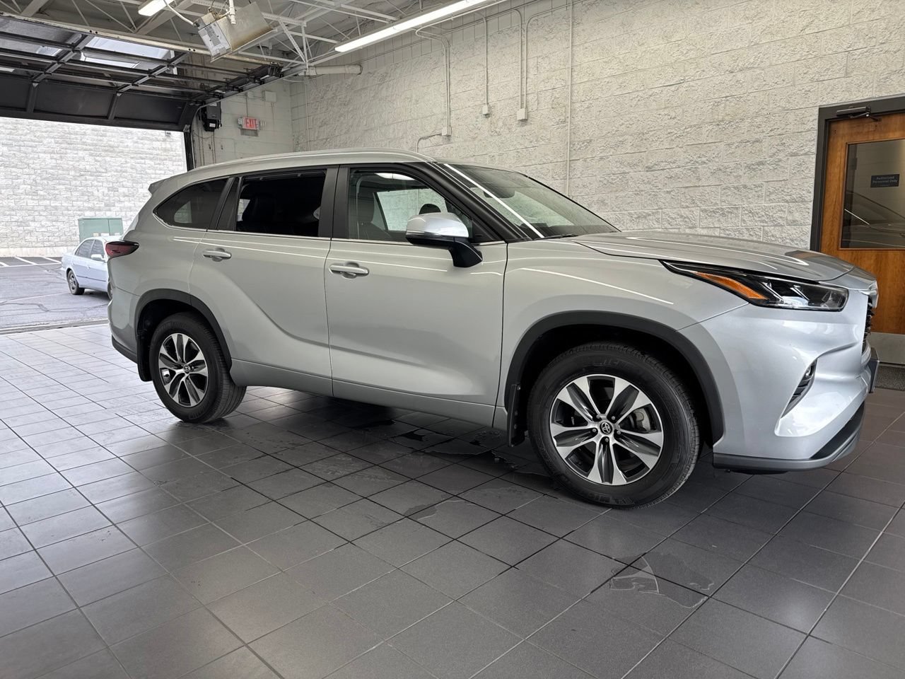 Used 2025 Toyota Highlander XLE