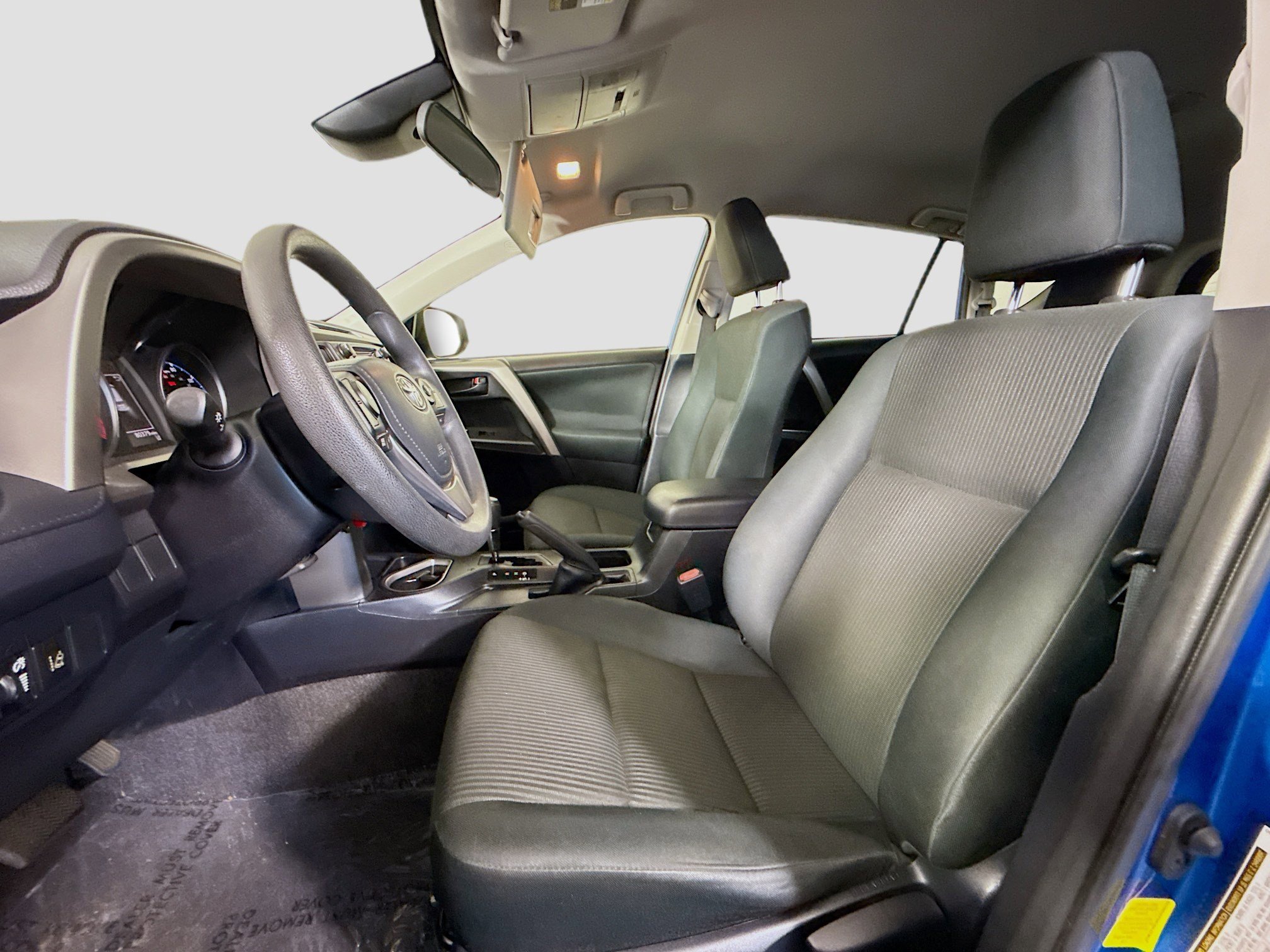 Used 2018 Toyota RAV4 LE image 21