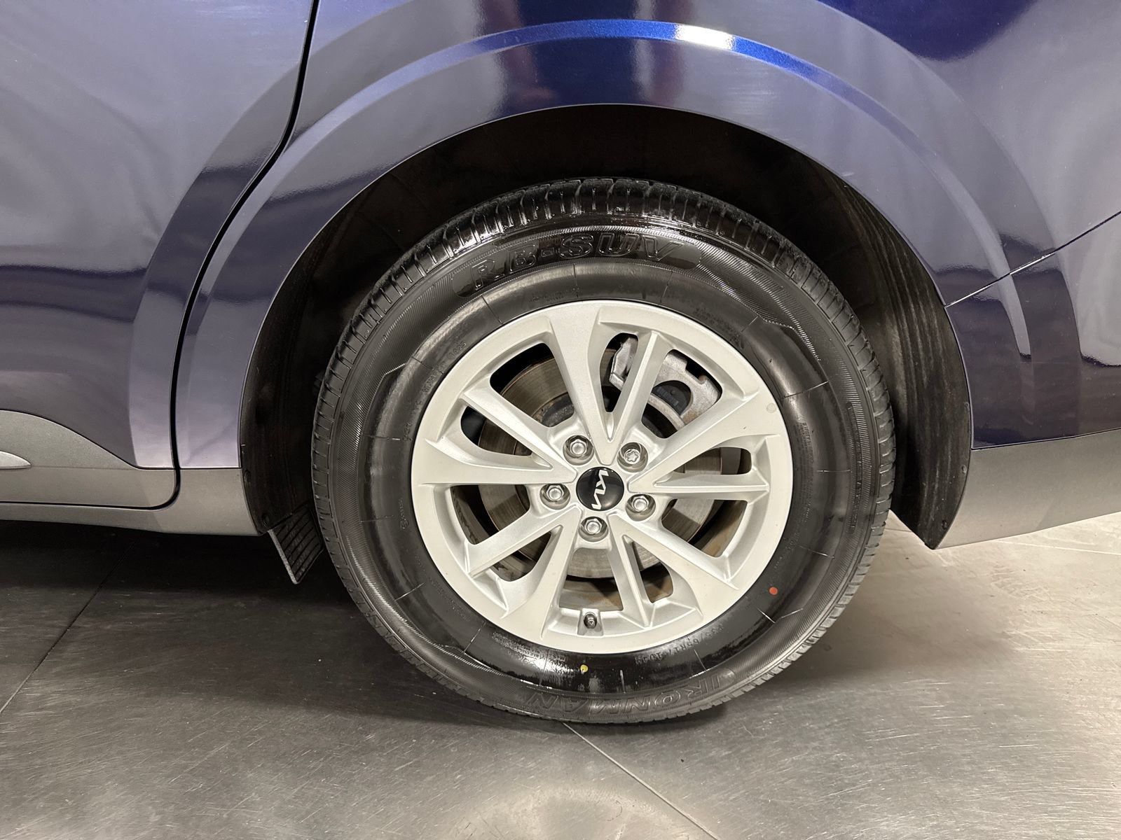 Certified 2022 Kia Carnival LX FWD image 12
