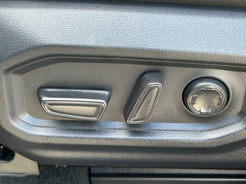 Used 2025 Toyota Tundra Platinum image 27