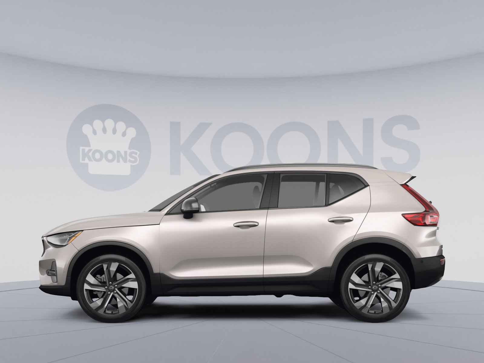 Used 2023 Volvo XC40 B5 Plus w/ Climate Package image 2