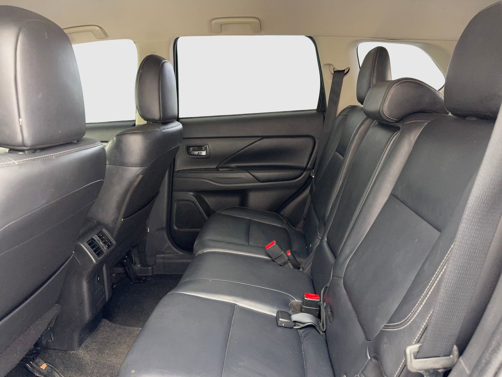 Used 2019 Mitsubishi Outlander SEL image 36