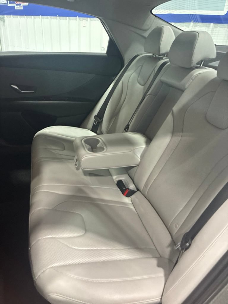 Used 2025 Hyundai Elantra Limited FWD image 28