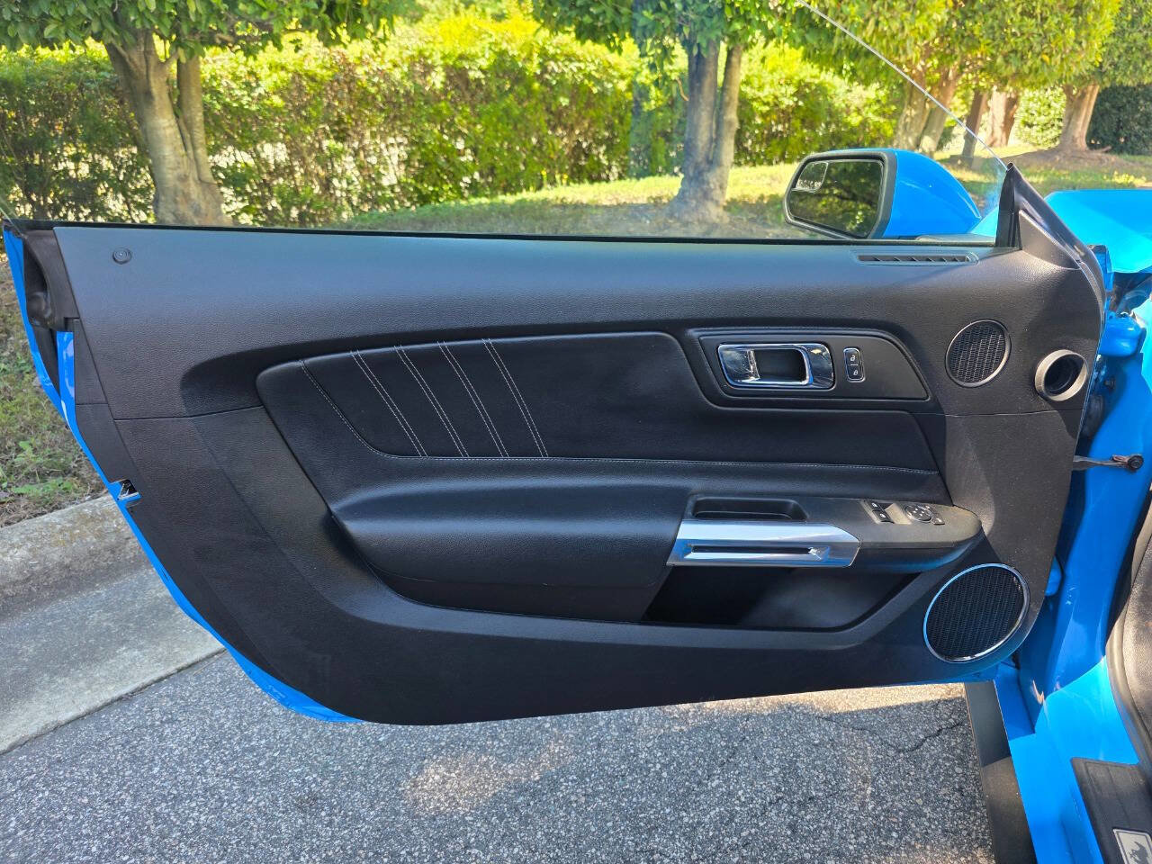 Used 2017 Ford Mustang Premium image 10