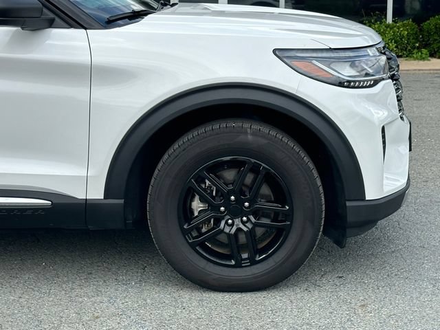 Used 2025 Ford Explorer Active AWD/4WD image 45