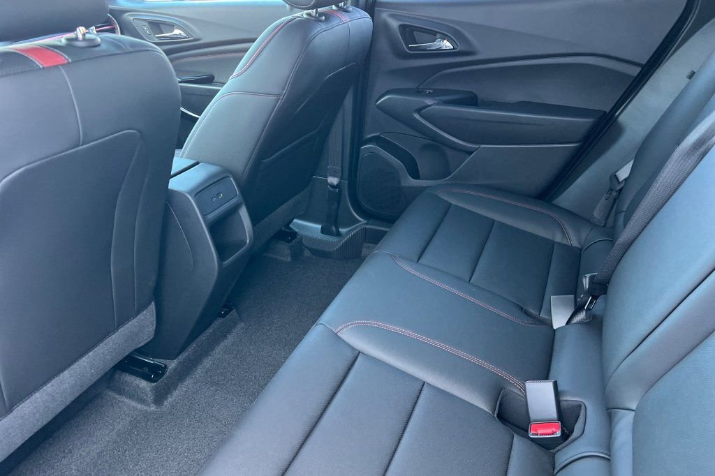 New 2026 Chevrolet Trax RS w/ Sunroof Package FWD image 9