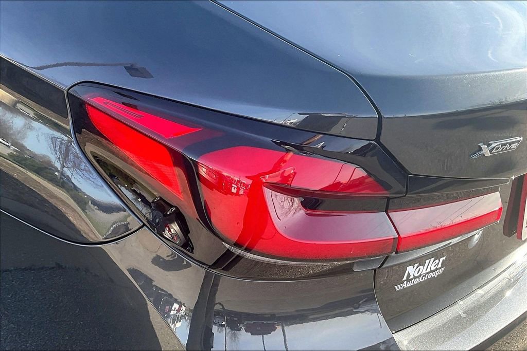 Used 2023 BMW 530e xDrive 530e iPerformance w/ Premium Package image 30