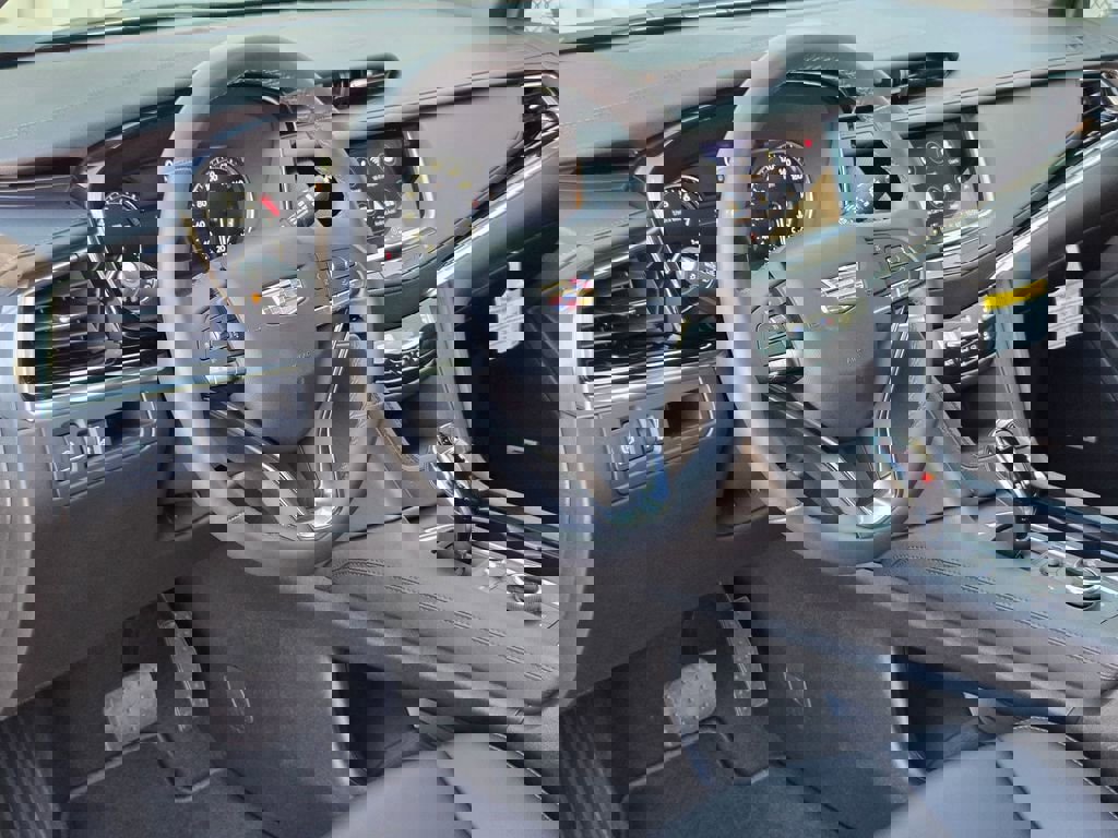 New 2025 Cadillac XT6 Luxury image 10