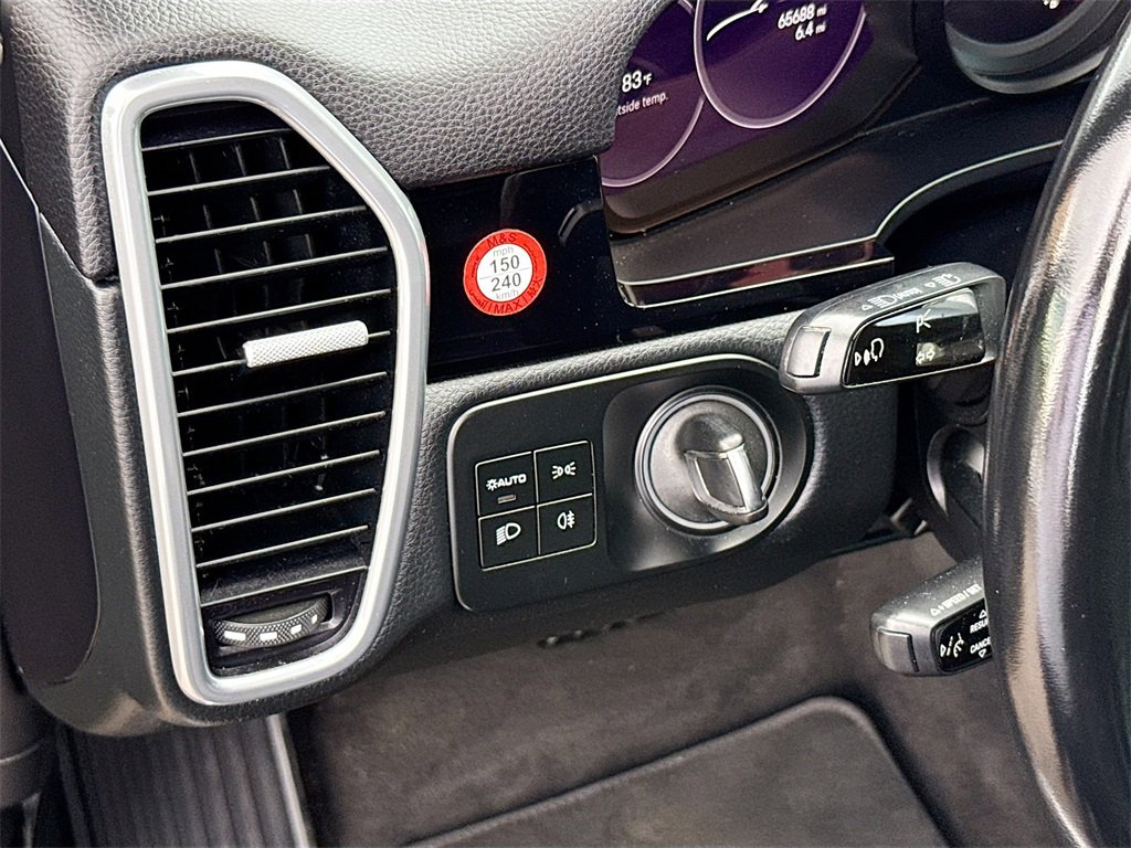 Used 2022 Porsche Cayenne Platinum Edition image 11