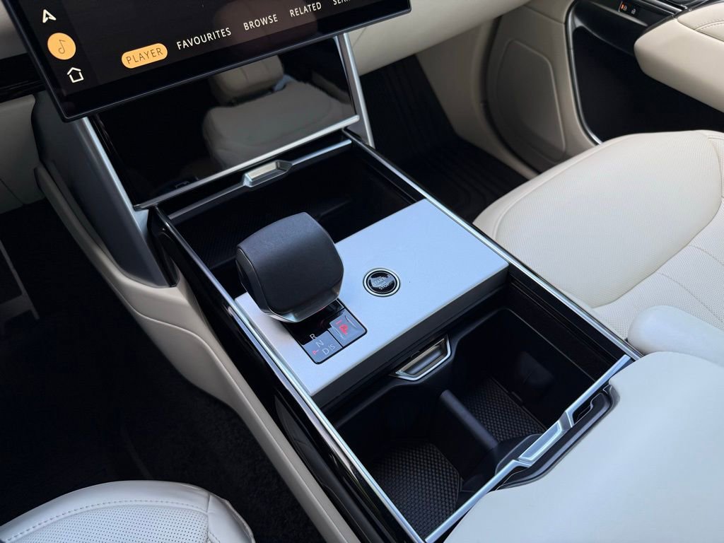 Used 2025 Land Rover Range Rover SE image 23