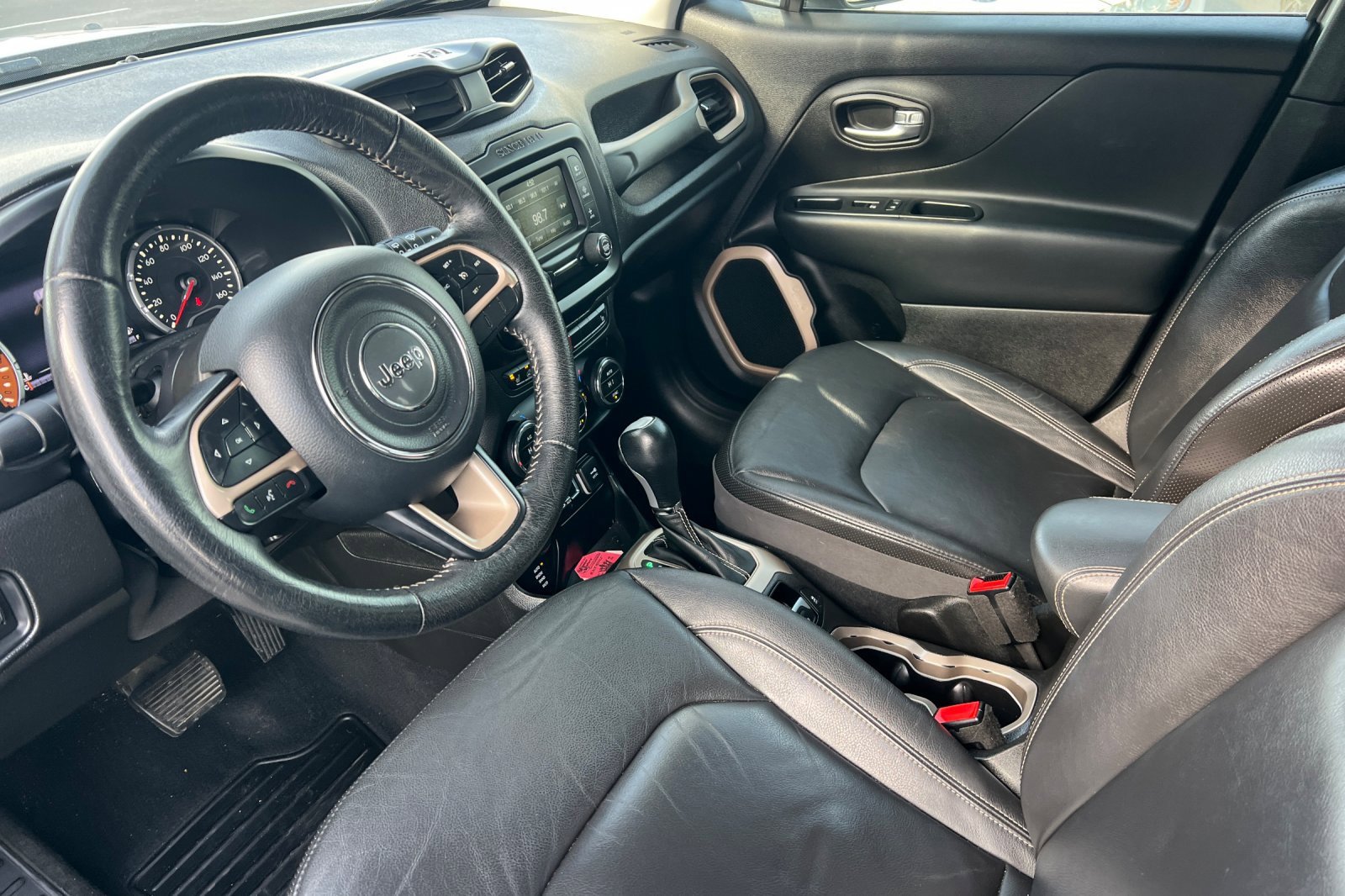 Used 2016 Jeep Renegade Limited image 7