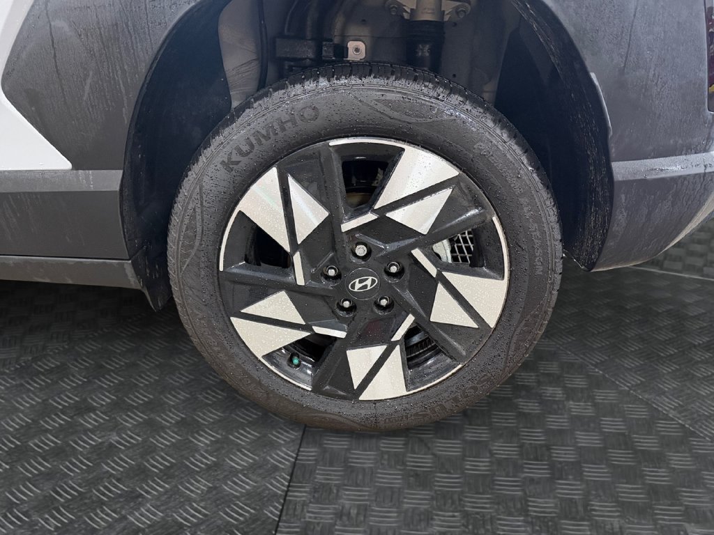 Used 2025 Hyundai Kona SEL AWD/4WD image 16