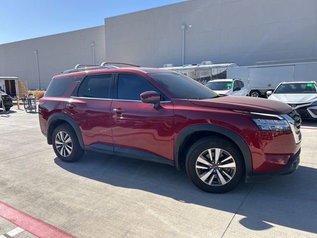 Used 2024 Nissan Pathfinder SL image 2