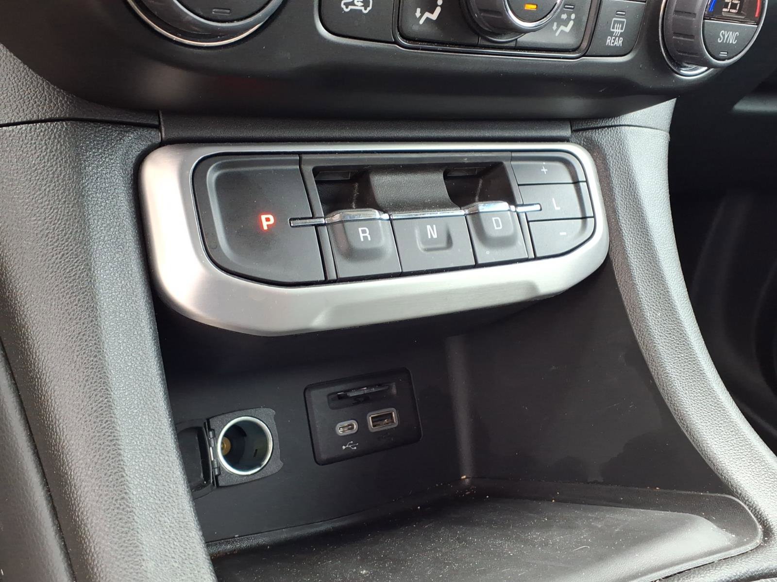 Used 2023 GMC Acadia SLT w/ LPO, Floor Liner Package FWD image 15