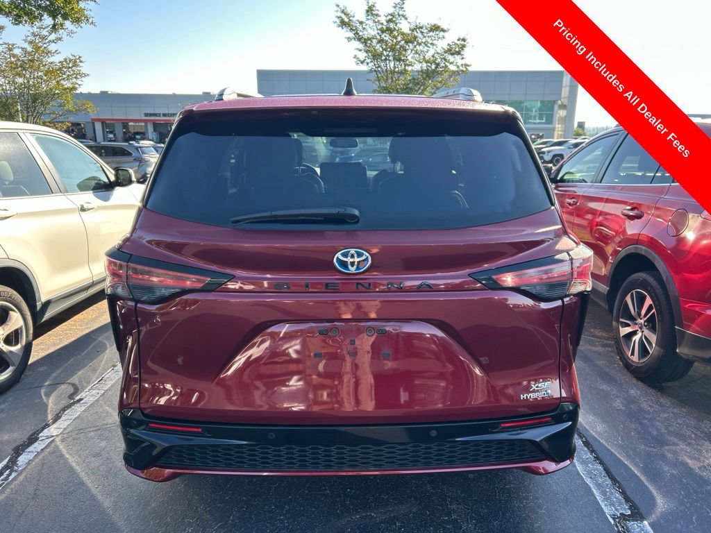 Used 2022 Toyota Sienna XSE w/ XSE Plus Package FWD image 8