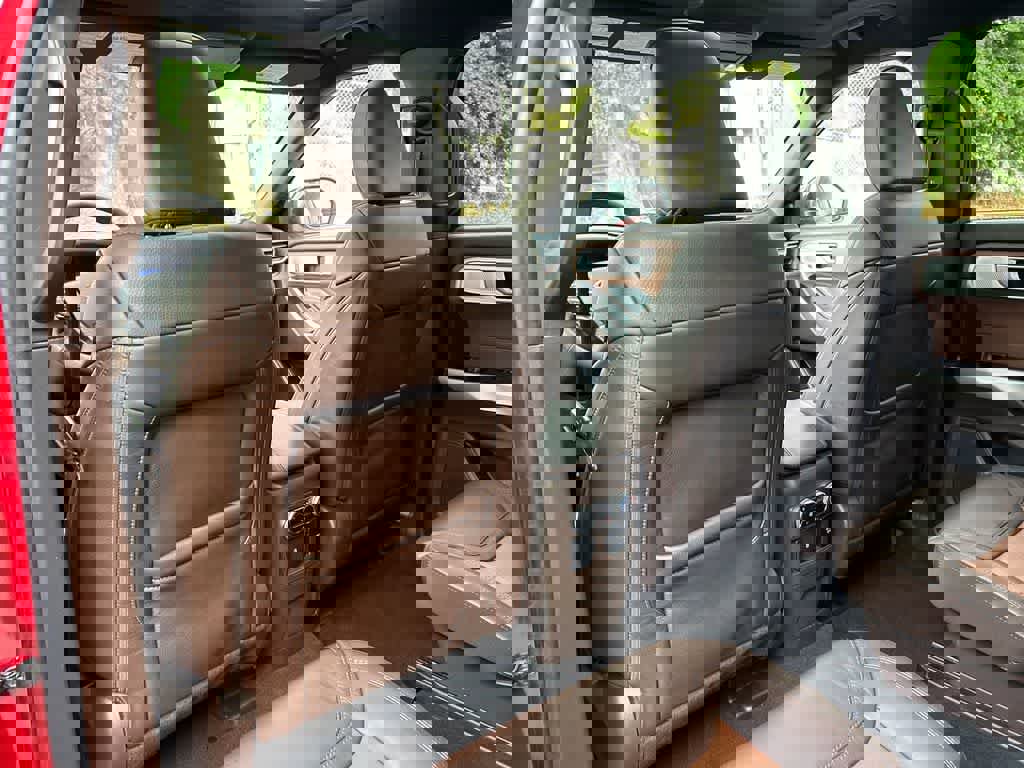 Used 2024 Ford Explorer King Ranch w/ Technology Package AWD/4WD image 12