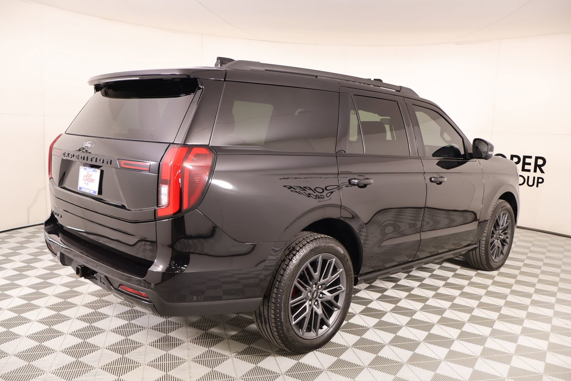 Used 2025 Ford Expedition Platinum w/ Stealth Performance Package AWD/4WD image 23