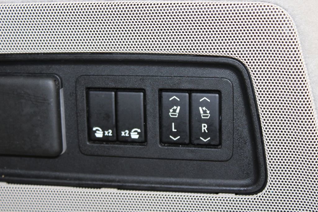 Used 2021 Cadillac Escalade Premium Luxury Platinum w/ Heavy-Duty Trailer Package image 18