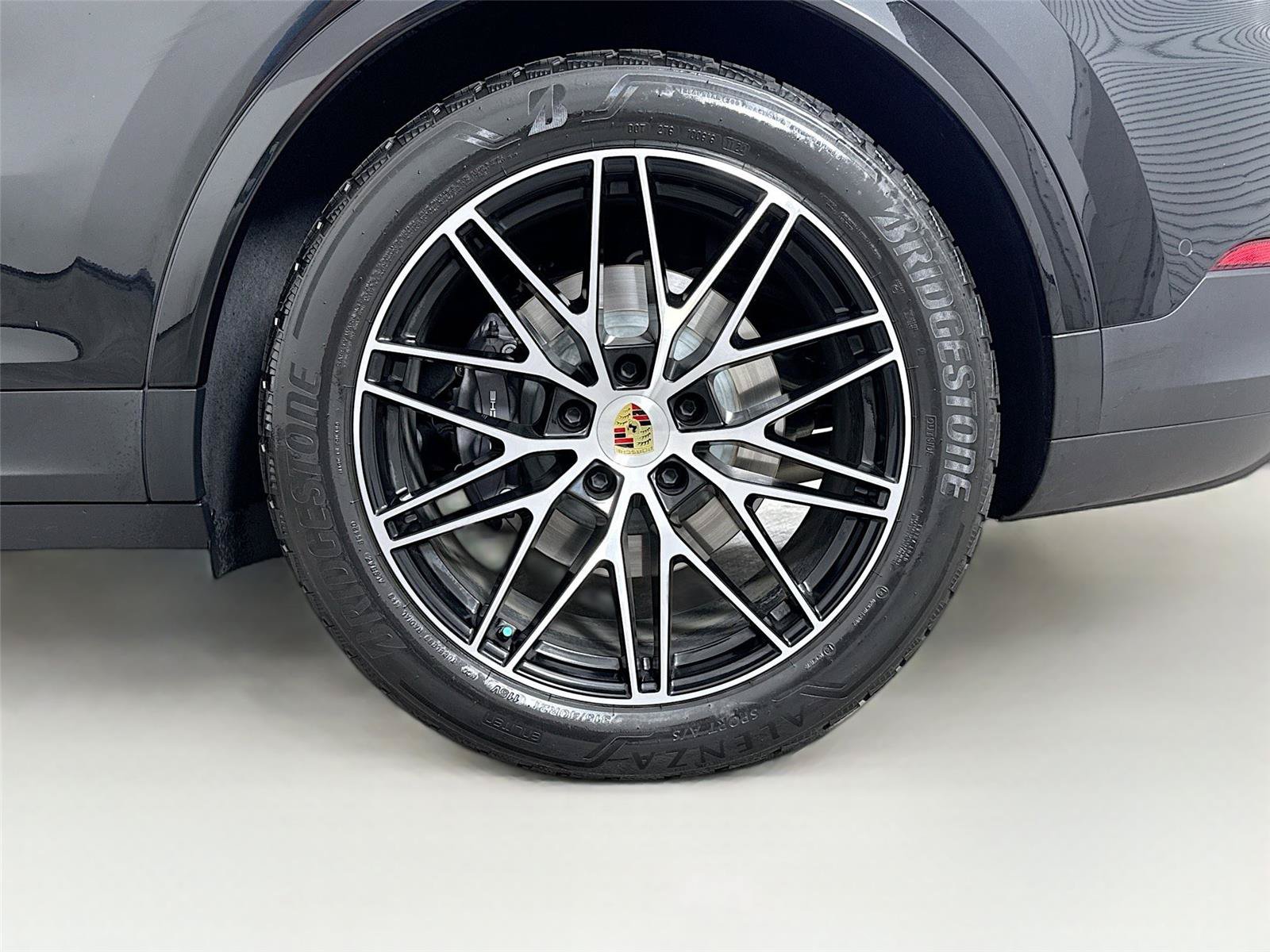 Used 2024 Porsche Cayenne Coupe AWD/4WD image 33