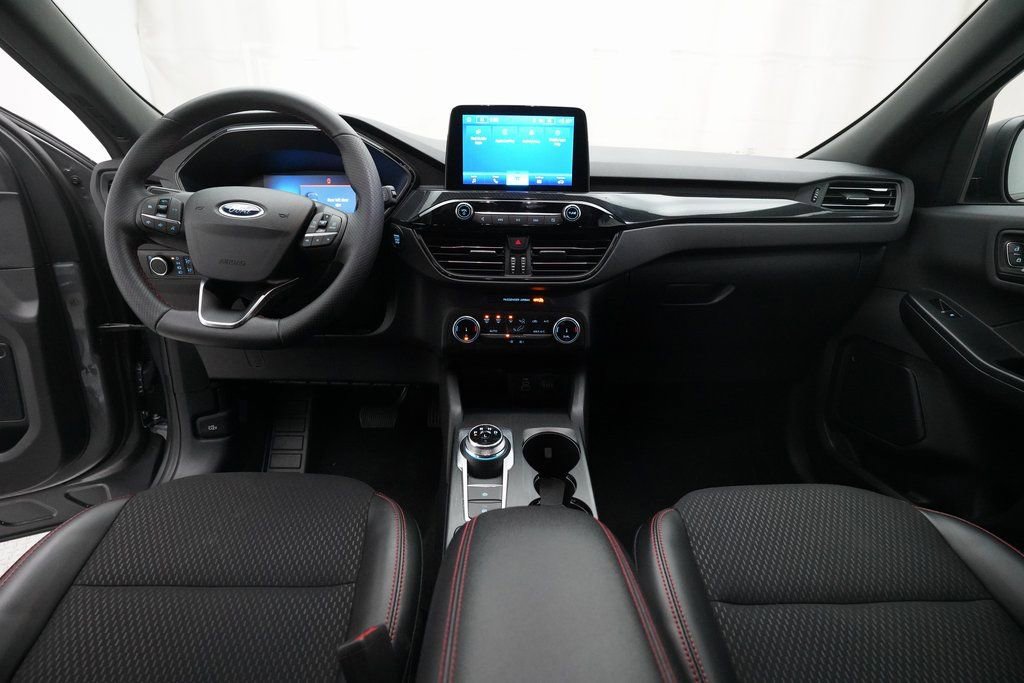 Used 2025 Ford Escape ST-Line image 5